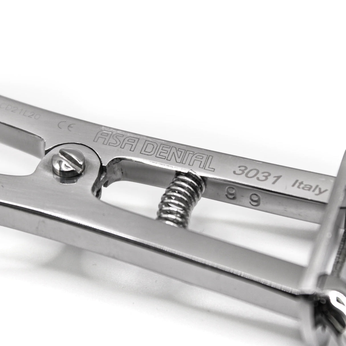 Le kit d’instruments pour digue Asa Dental est un ensemble complet pour la pose et la gestion de la digue dentaire, conçu selon les recommandations du Pr Guido Goracci, Professeur titulaire au Département de Dentisterie Conservatrice de l’Université La Sapienza (Rome). oofti.fr