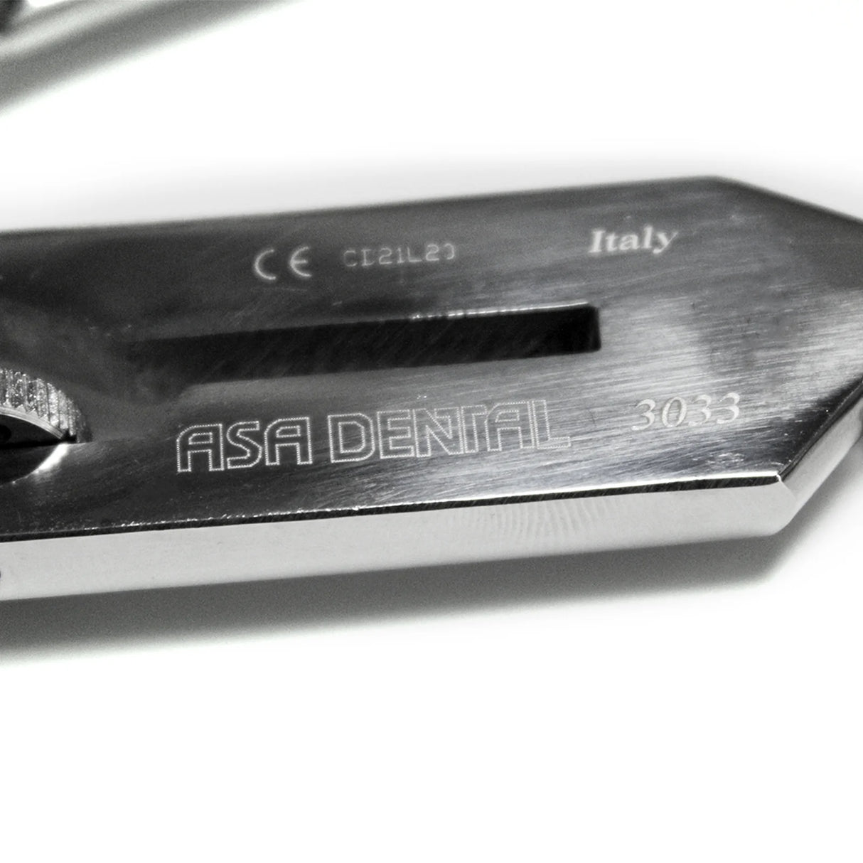 Le kit d’instruments pour digue Asa Dental est un ensemble complet pour la pose et la gestion de la digue dentaire, conçu selon les recommandations du Pr Guido Goracci, Professeur titulaire au Département de Dentisterie Conservatrice de l’Université La Sapienza (Rome). oofti.fr