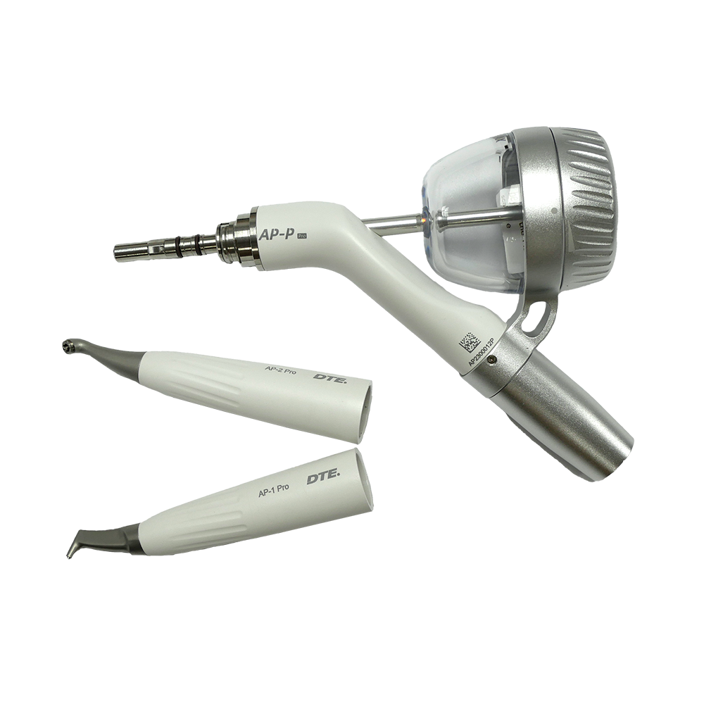 Le polisseur d'air dentaire AP-P Woodpecker offre une solution complète pour l'élimination du biofilm aussi bien supragingival que subgingival, ainsi que pour le traitement parodontal. Son design novateur à trois sections facilite le chargement, le déchargement, le nettoyage et l'entretien, offrant une expérience utilisateur pratique et hygiénique.