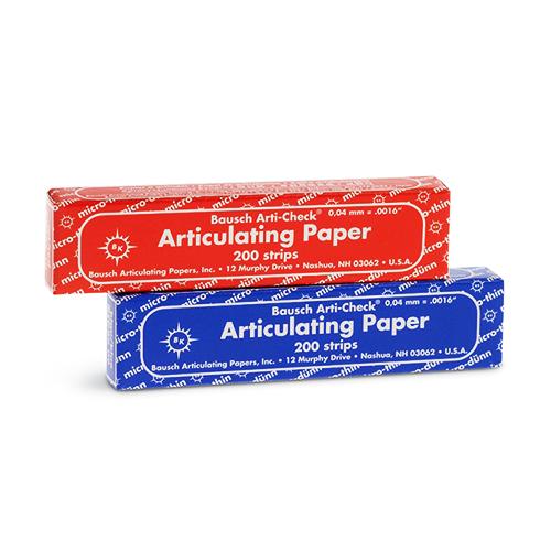 Papier d'occlusion Arti-Check micromince 40µ de BAUSCH. Colorant sur les 2 faces. Des microcapsules éclatent à la pression. Marquage très précis et sélectif. Sans aucune bavure. Couleurs disponibles : bleu, rouge, pour différencier les points de contact centrés et excentrés. Présentation en carnets de 200 bandes étroites (70 x100 mm).
