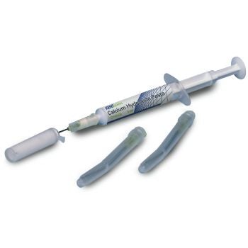 Séchage 30 s. Prêt à l'emploi. Hydroxyde de calcium à l'eau, radio-opaque. Indications : Pour coiffage direct pulpaire et obturation temporaire des canaux radiculaires. Propriétés: Très haute Concentration en calcium 45 % sous une forme facilement résorbable (pH 12) qui favorise la Formation de dentine secondaire. La boîte comprend : 1 seringue de 2 ml - 2 embouts.