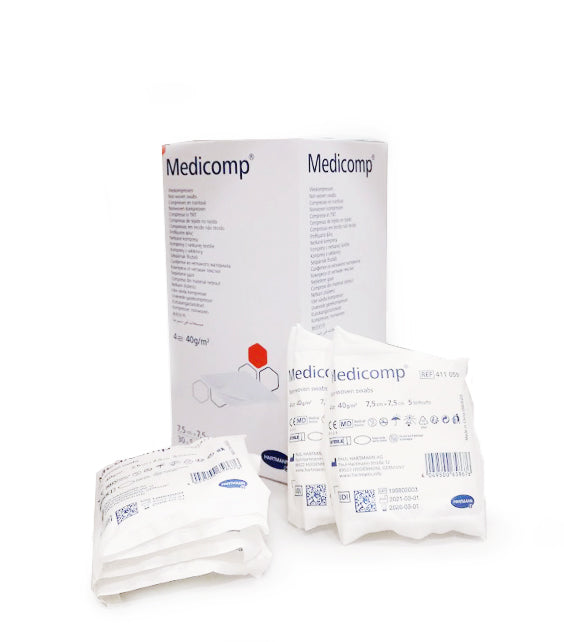 150 compresses stériles : non tissées 7,5x7,5cm, 40 g/m2, 4 plis, 4 épaisseurs. Pour le soin général des plaies. A utiliser en tampons ou en compresses pour des interventions en milieu hospitalier ou ambulatoire. Dispositif médical de classe lla (TÜV - 0123). Vendues par boîte de 30 pochettes, contenant 5 unités par pochette.Médicomp - Boîte de 150 compresses stériles non tissées - 5x5 ou 7,5x7,5 - Hartmann
