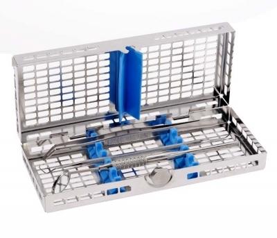 Idéales pour le nettoyage en thermo-laveur. Ultra-ajourées. Compatibles avec tous les modes de stérilisation. Tout nouveau système de fermeture ( avec boutons rotatifs). En inox et silicone. Autres coloris disponibles sur demande. DM Classe I. Fabricant: Nicrominox.