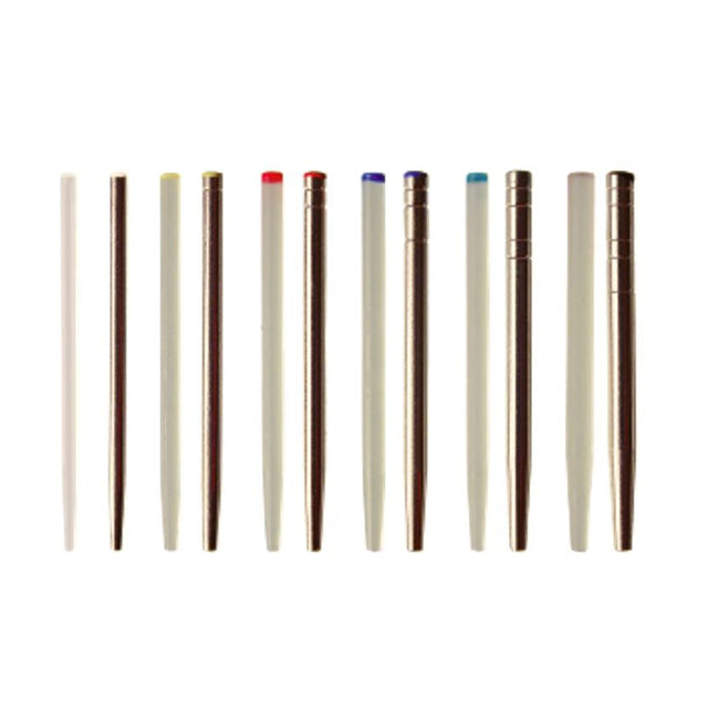 Système de clavettes inox cylindro-coniques. Longueur : 22 mm  Dispositif médical de classe lla. Marquage CE0120  La boîte de 10 clavettes INOX  T=0 Blanc diamètre 1,16 mm T=1 Jaune diamètre 1,26 mm T=2 Rouge diamètre 1,36 mm T=3 Bleu diamètre 1,46 mm T=4 Vert diamètre 1,56 mm T=5 Noir diamètre 1,66 mm