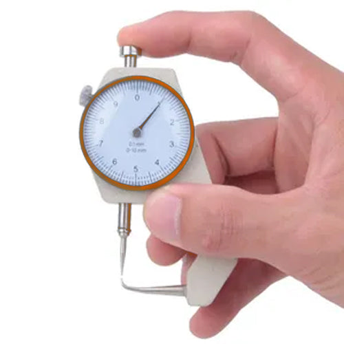 Pied à coulisse avec boîtier - 0-10 x 0,1 mm - oofti.fr